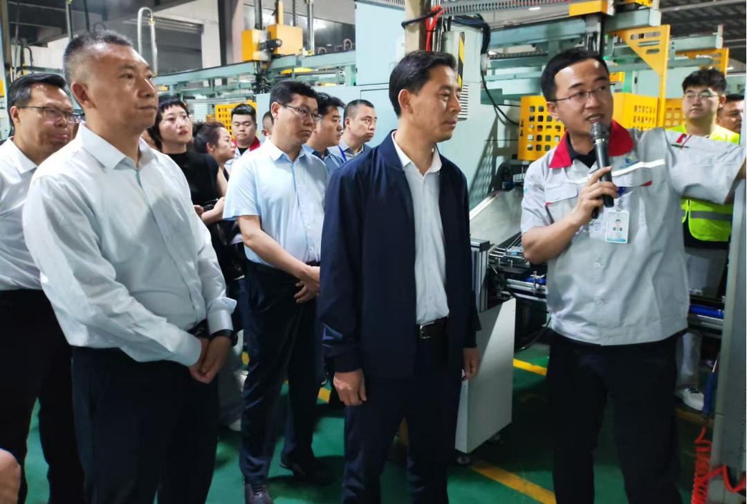 華翔模式引領(lǐng)傳統(tǒng)制造轉(zhuǎn)型新路徑 ——全省民營企業(yè)學華翔活動圓滿落幕