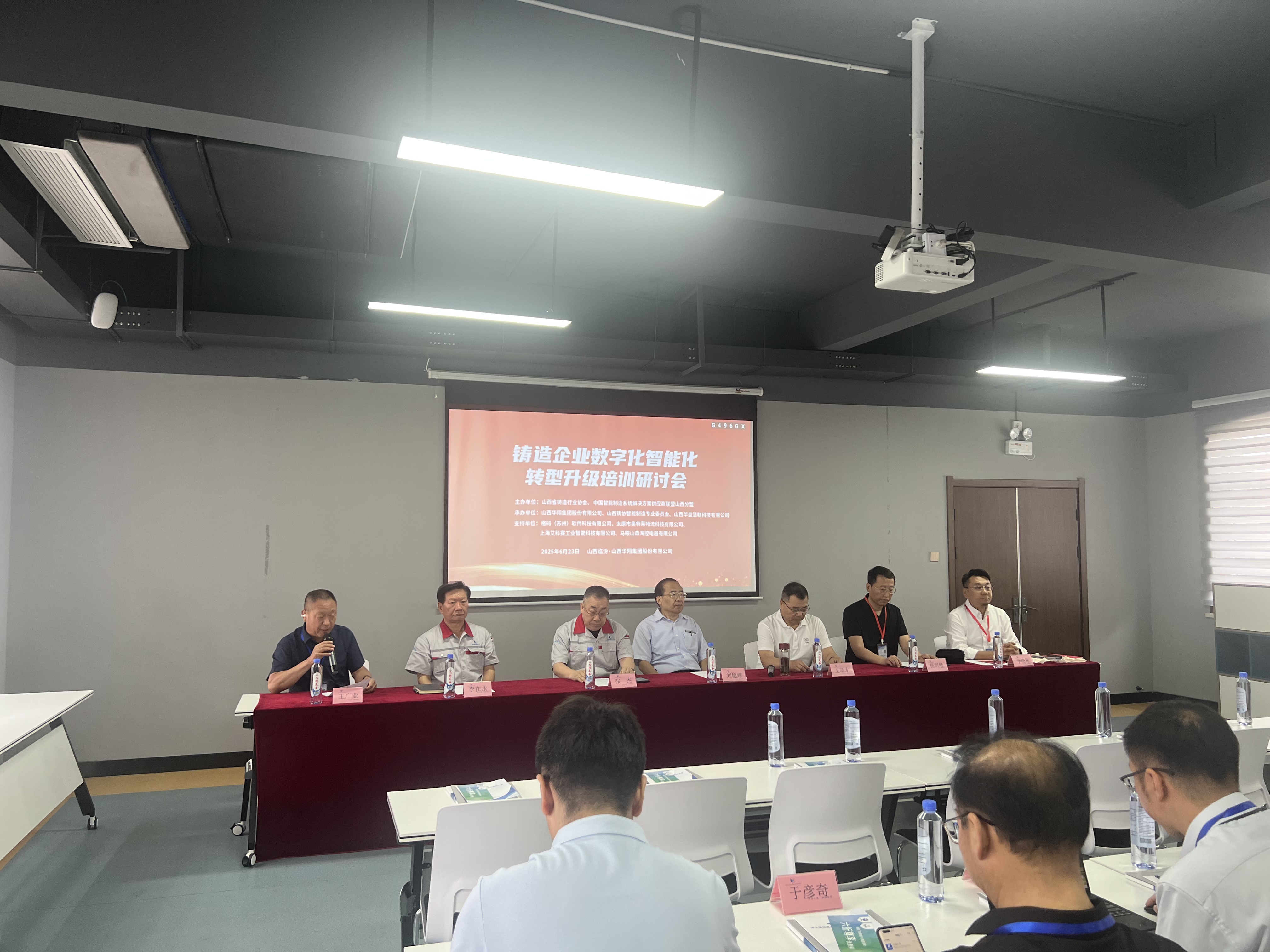 領(lǐng)導(dǎo).jpg 領(lǐng)導(dǎo).jpg